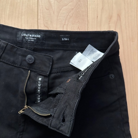 Like-New- Lucky Brand Mid Rise Straight Leg Black Jeans Pants (26) - Picture 7 of 12